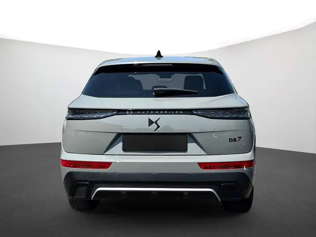DS Automobiles DS 7 view 3
