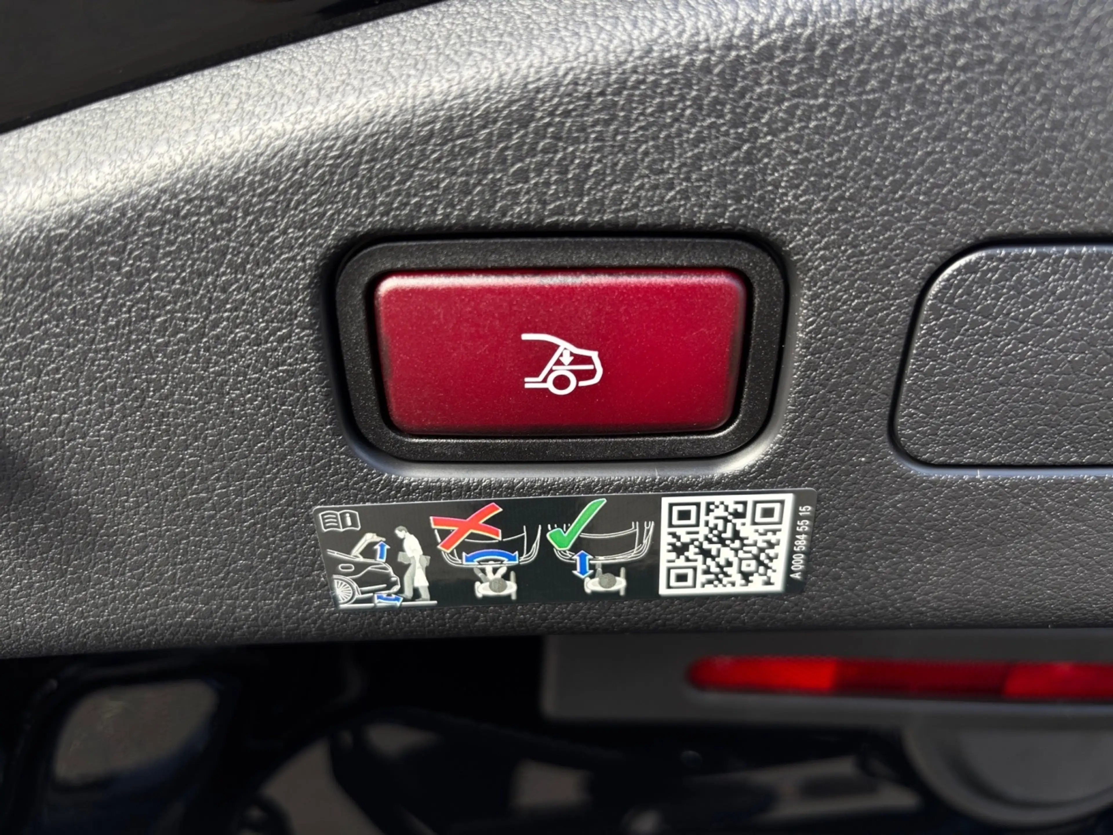 Mercedes-Benz CLE 180 Cabriolet AMG AMG+MBUX+Ambiente+LED+360 — photo 13