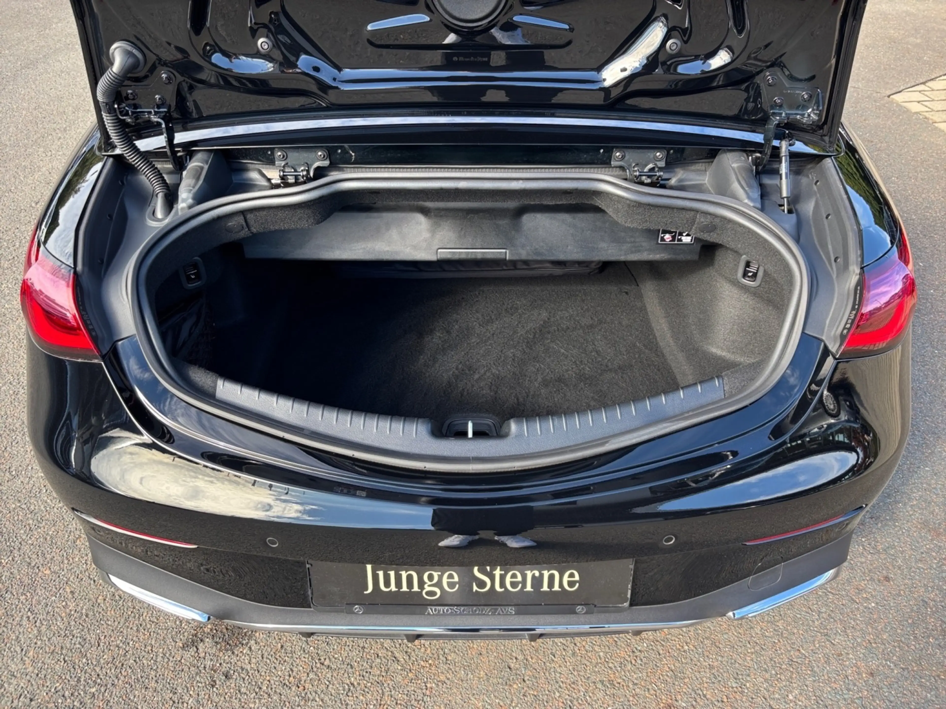 Mercedes-Benz CLE 180 Cabriolet AMG AMG+MBUX+Ambiente+LED+360 — photo 12