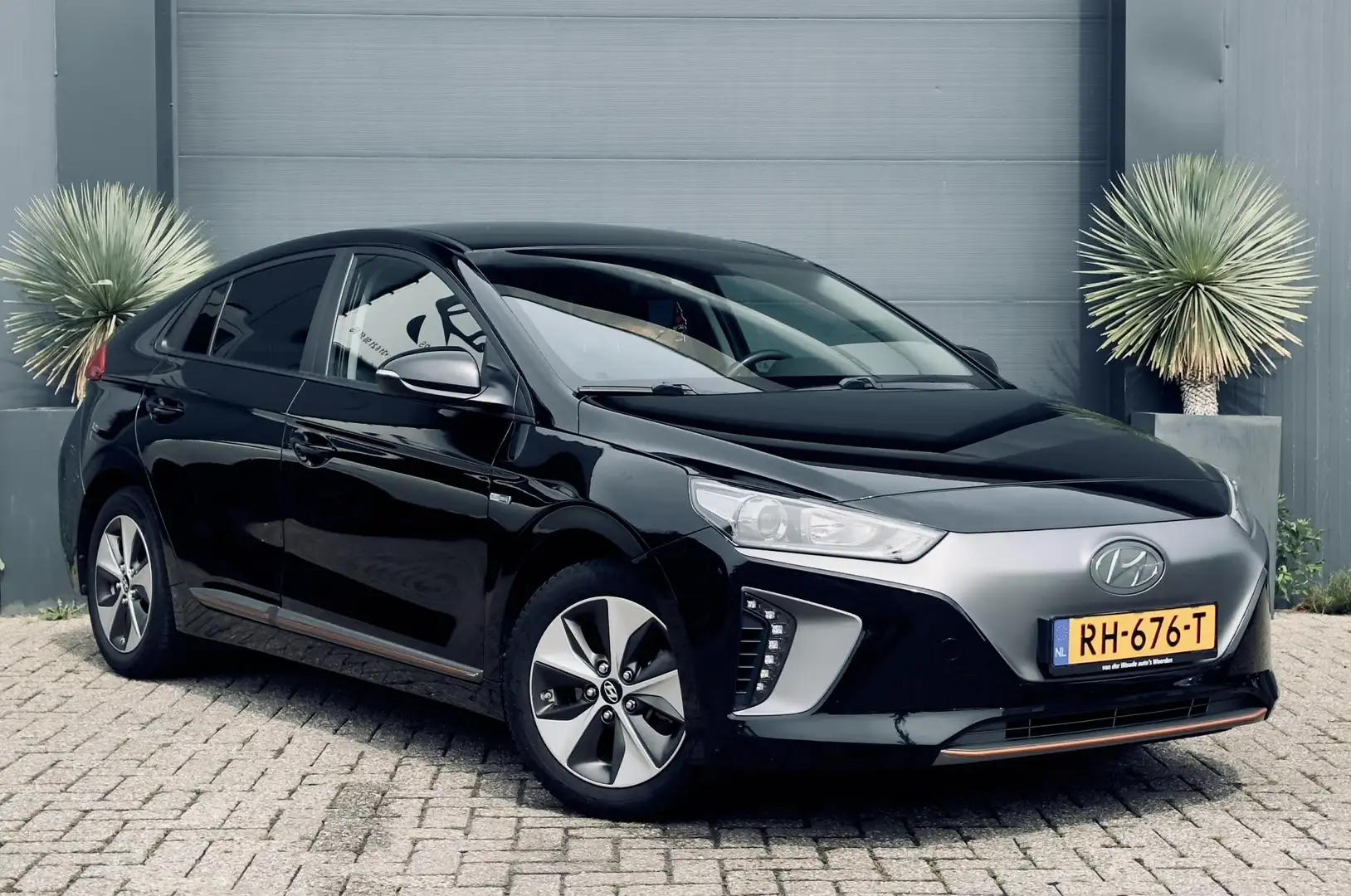 Hyundai IONIQ Premium EV Btw auto Zwart - 1