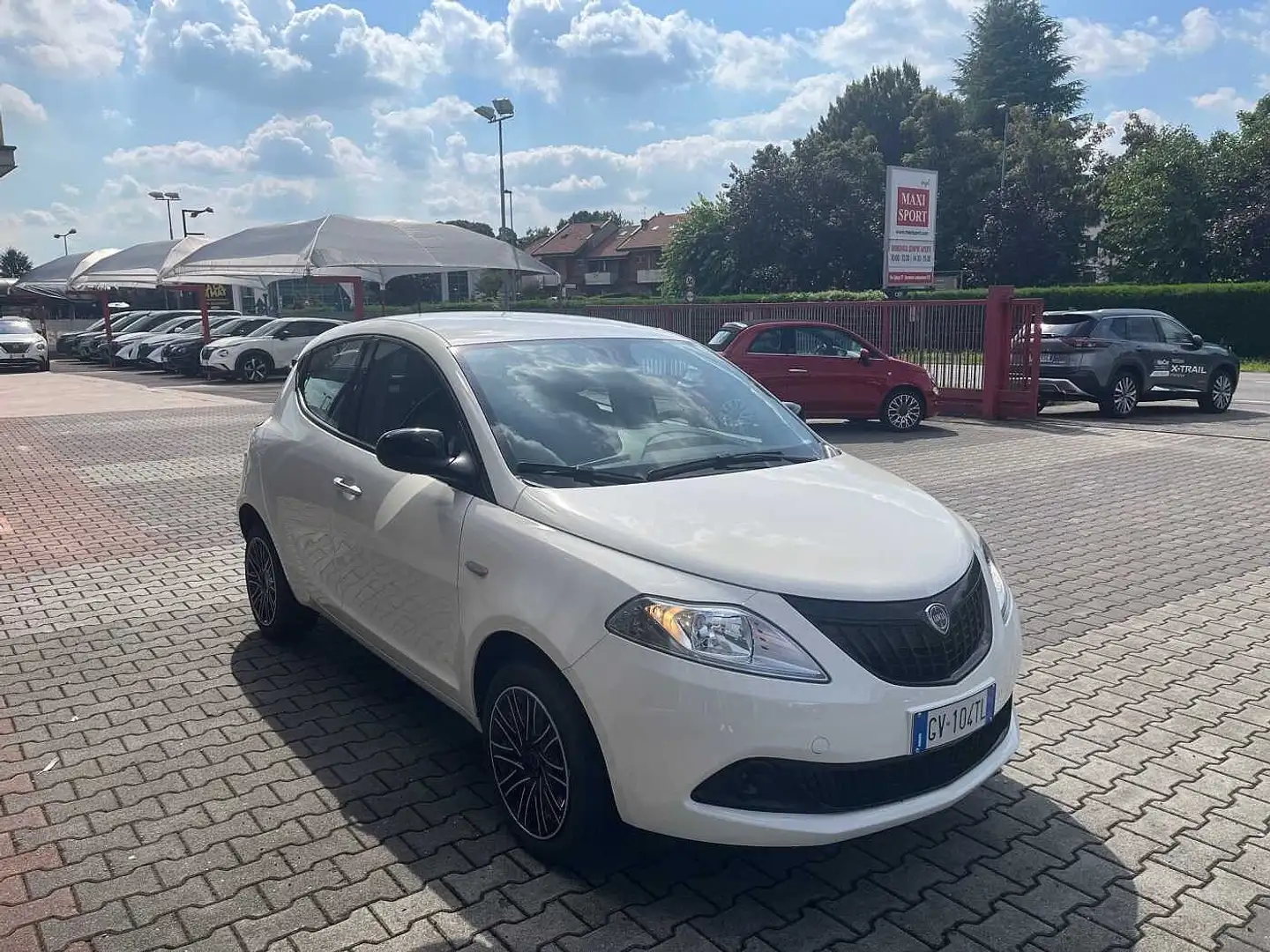 Lancia Ypsilon 3ª serie 1.0 FireFly 5 porte S&S Hybrid Oro Bianco - 2