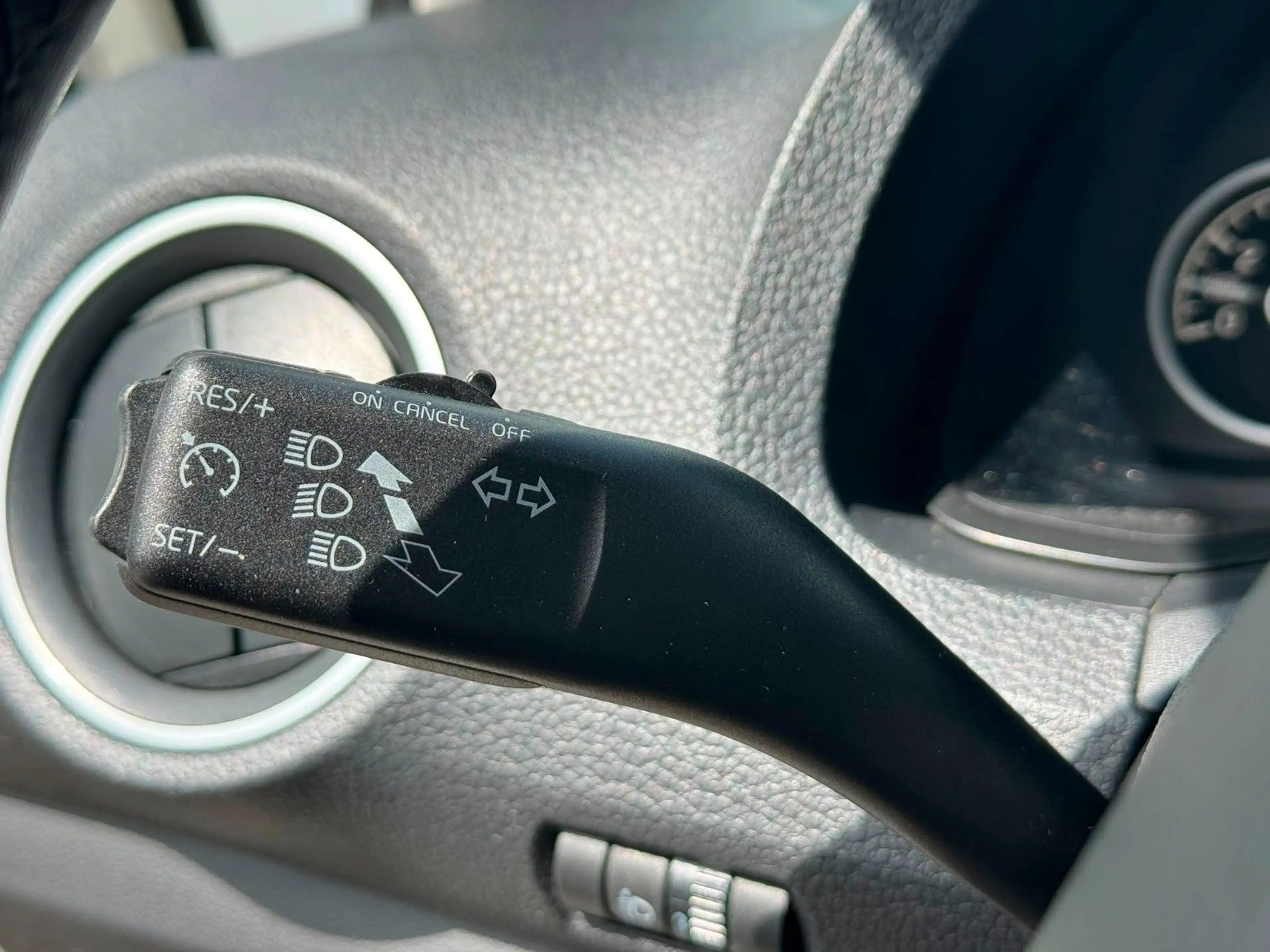 Skoda Citigo Elegance Automatik*Klima*Szhz*Alu — photo 14