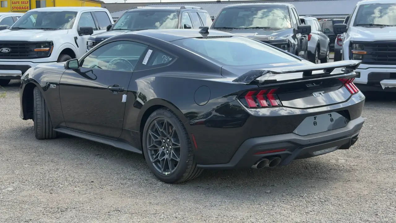 Ford Mustang photo Ford Mustang