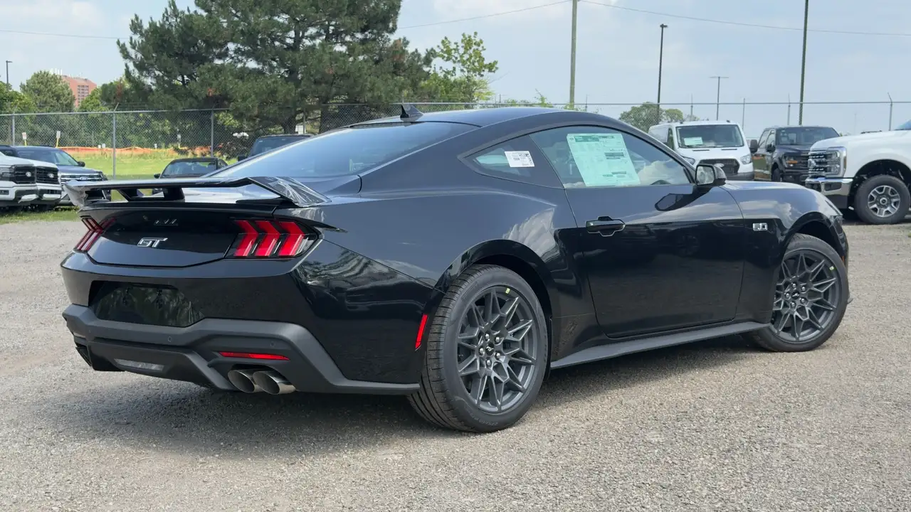 Ford Mustang photo Ford Mustang