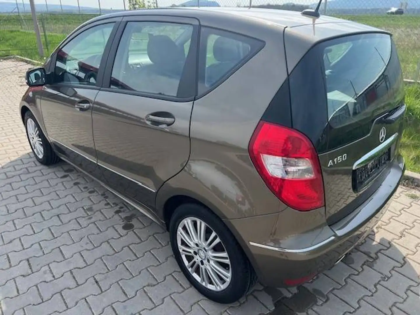 Mercedes-Benz A 150 A 150 Elegance Aut. Elegance Braun - 2
