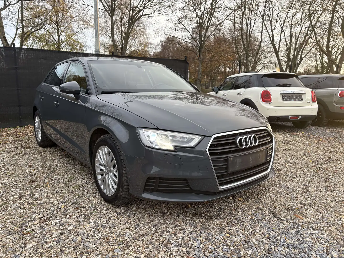 Audi A3 A3 Sportback 1.6 TDi Business Edition S tronic Gris - 2