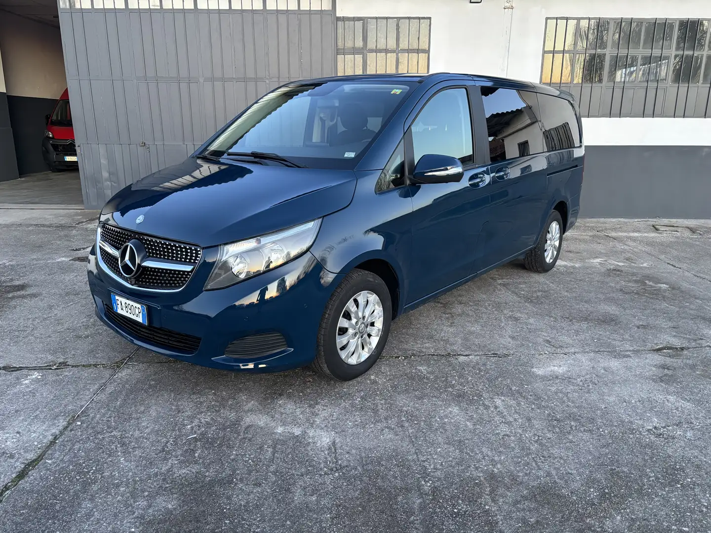 Mercedes-Benz V 200 - 1