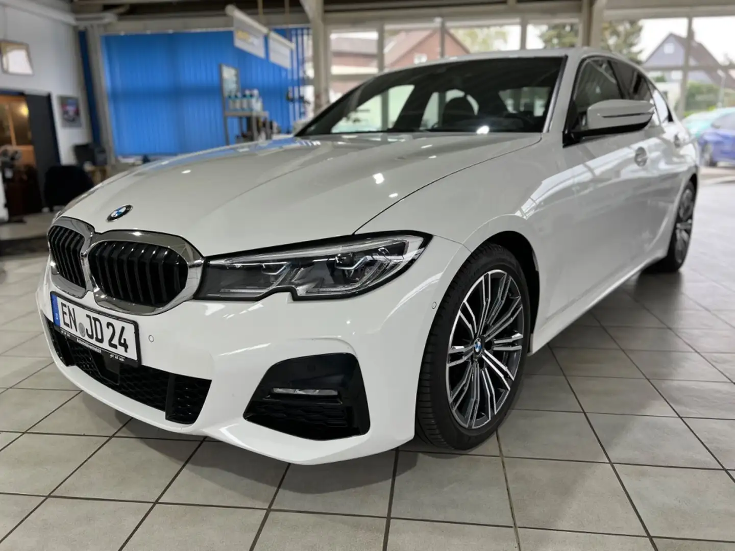 BMW 320 d M Sport/LIVE/LASER/NAVI/ACC/AHK/GARANTIE! Weiß - 1