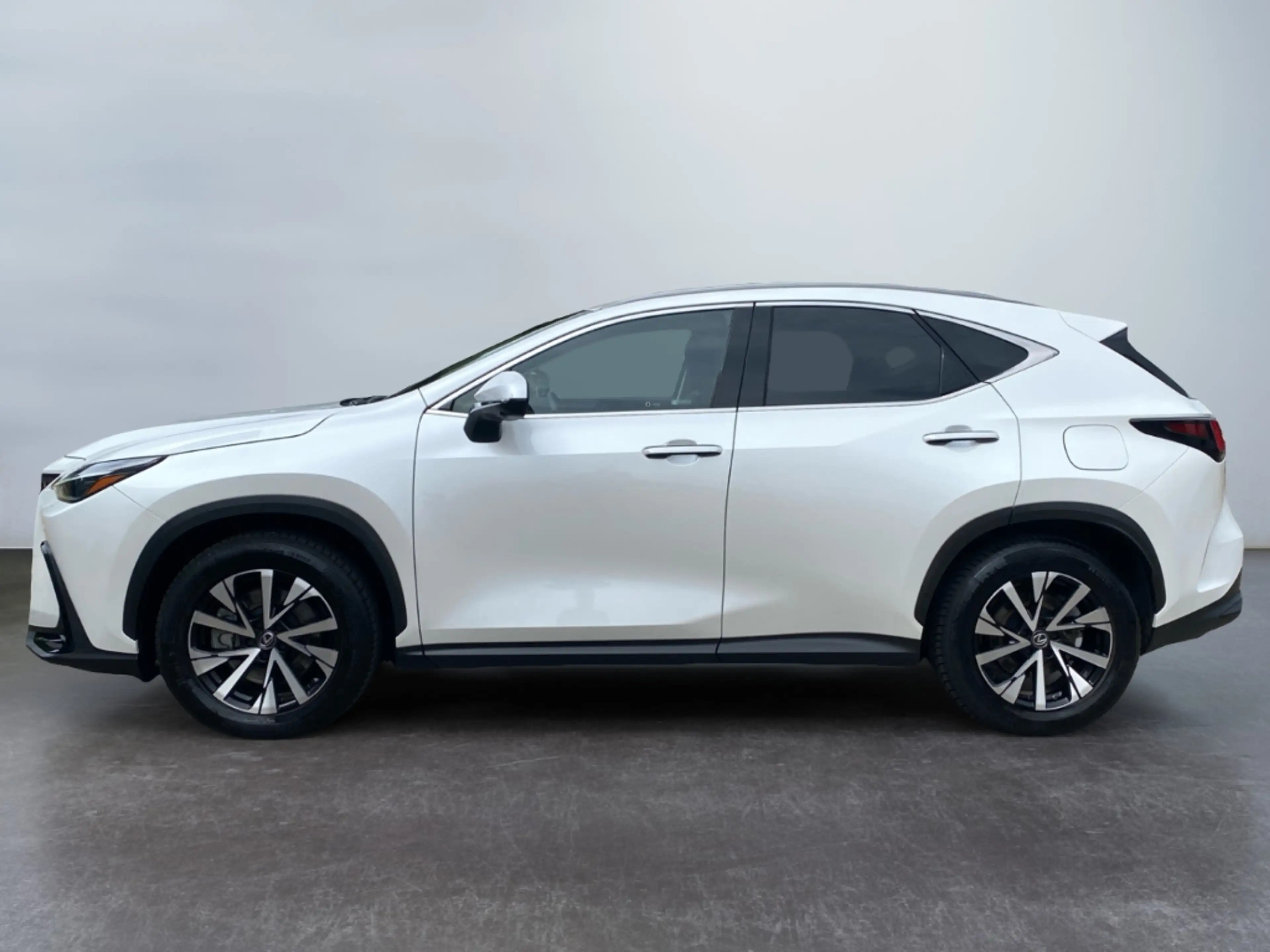 Lexus NX 450h+ Luxury Line E-Four *360°*PDC*LHD* — photo 5