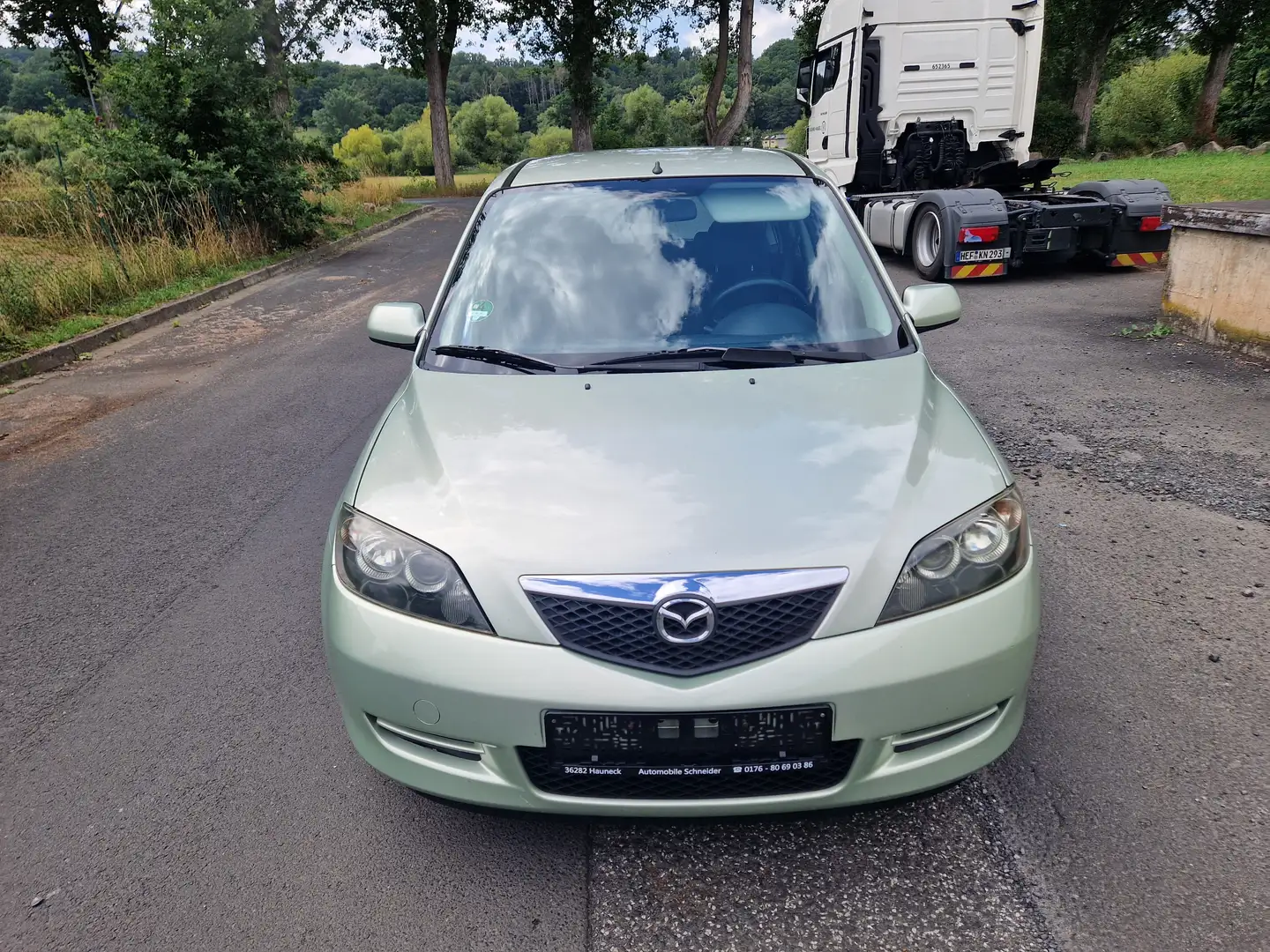 Mazda 2 1.4 Active TÜV 07/2027 Automatik Verde - 2