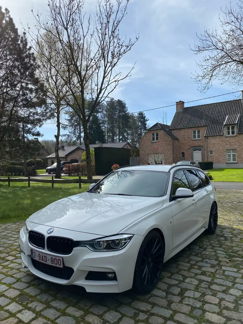 BMW 320 I XDRIVE KW V1 57.000 KM GVV M PACK 2019 Wit - 1
