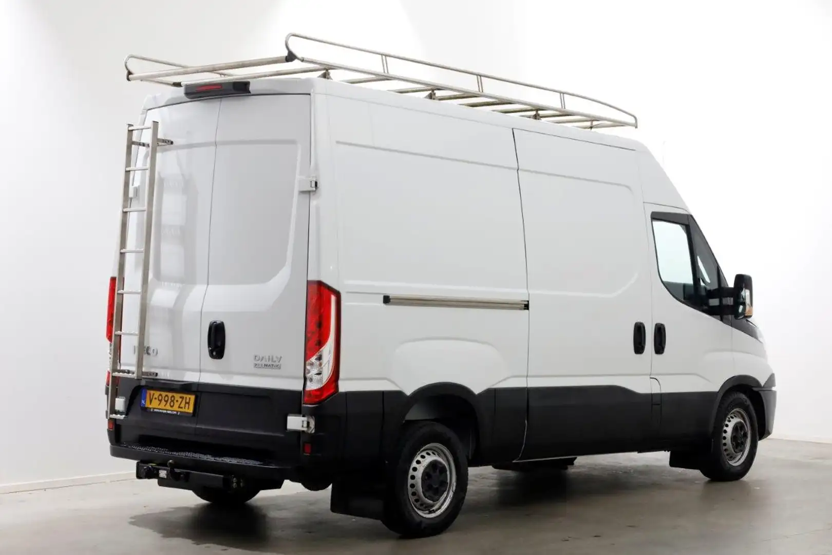 Iveco Daily 35S18V 3.0 180pk HiMatic Automaat L2H2 06-2019 Wit - 2