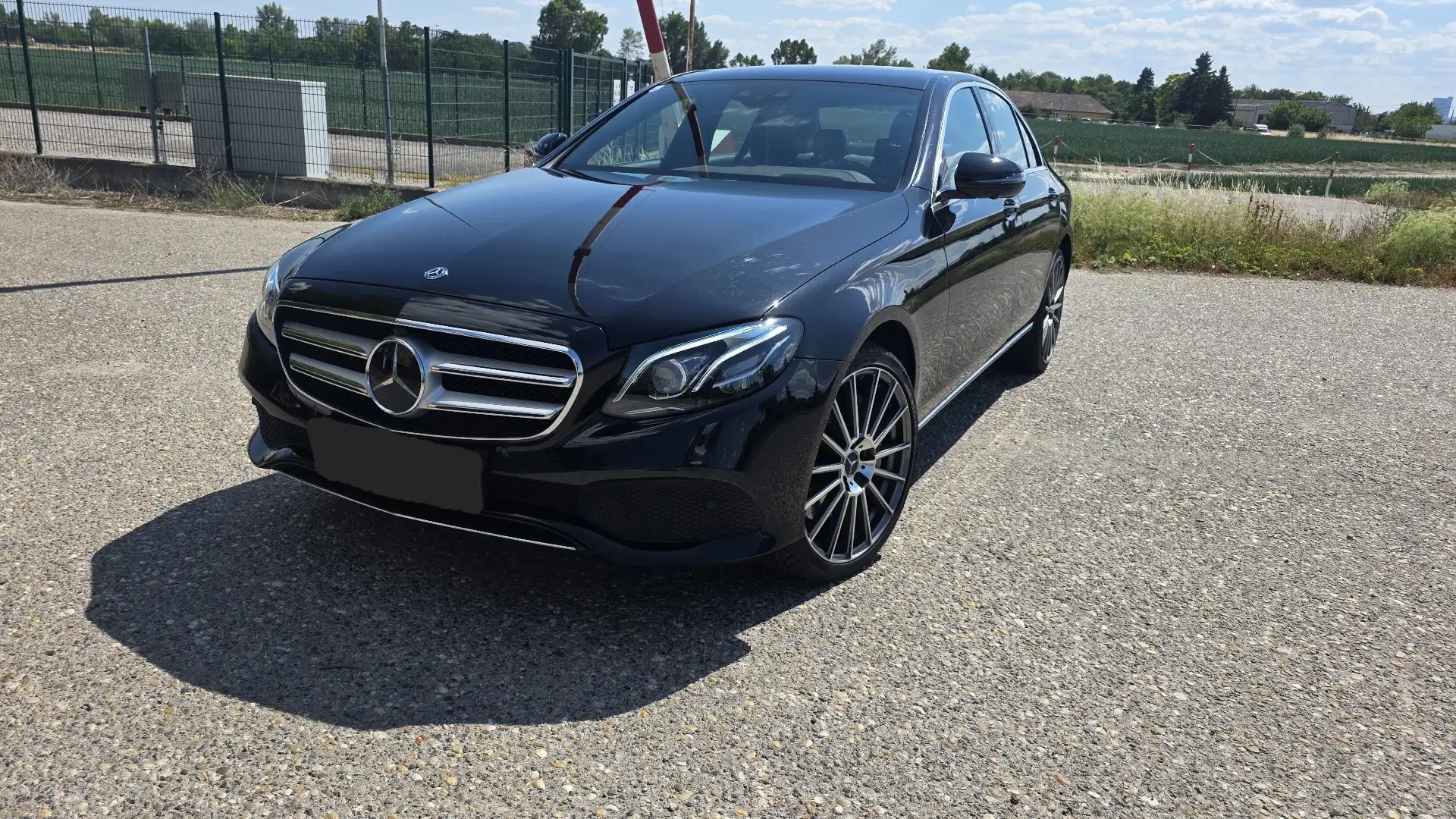 Mercedes-Benz E 350 350d 4MATIC Aut. Schwarz - 1
