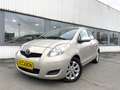 Toyota Yaris 1.3i *Essence*2010*Airco* Beige - thumbnail 1