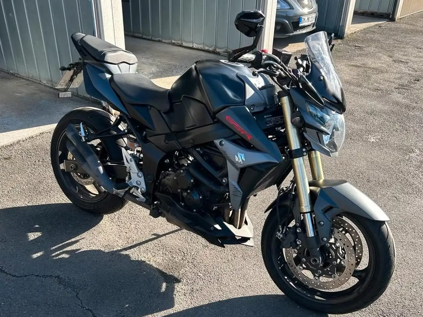 Suzuki GSR 750 Fekete - 1