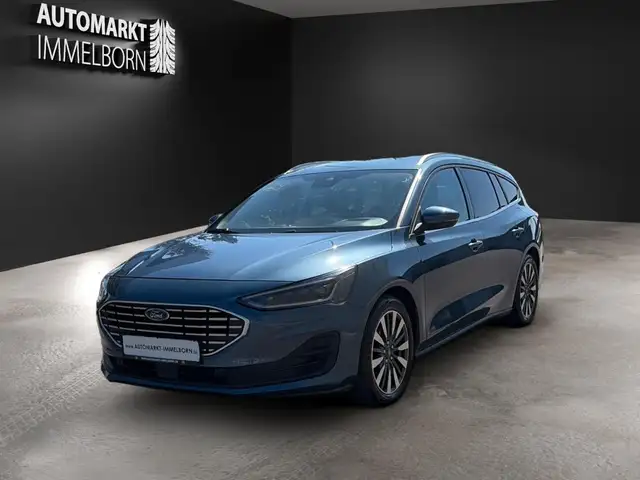 Ford Focus view 3