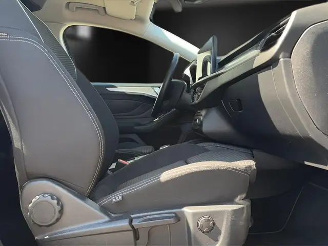 Ford Focus view 15