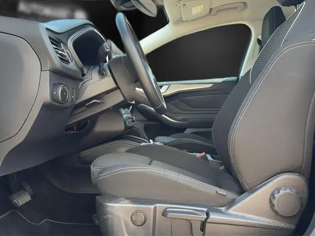 Ford Focus view 14