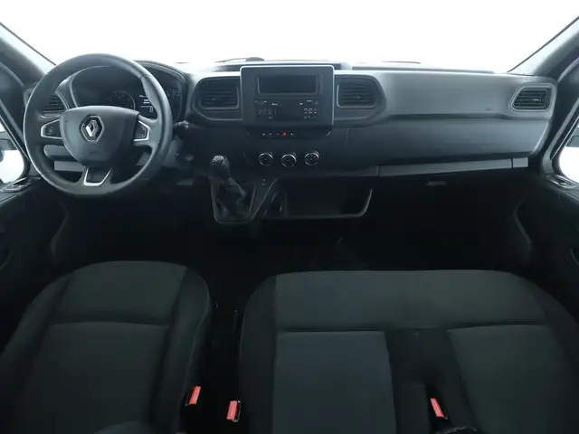 Renault Master view 11