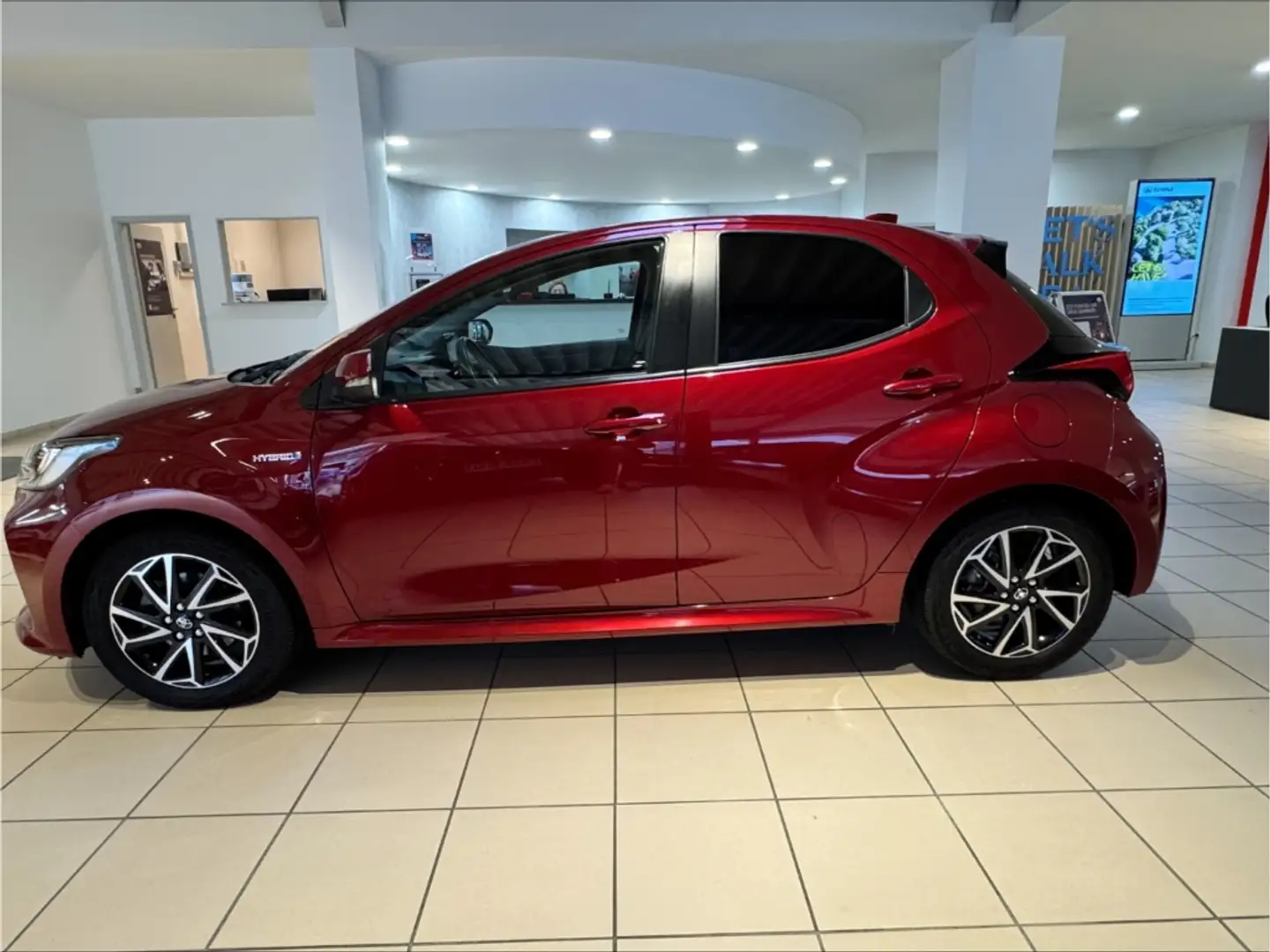 Toyota Yaris Hybrid Team Deutschland 1. Hand guter Zustand 4,2 Rouge - 2