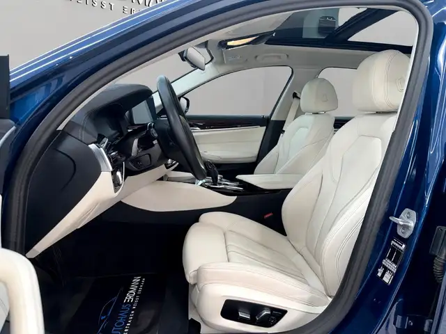 BMW 5 Series view 9