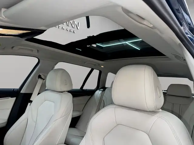 BMW 5 Series view 13
