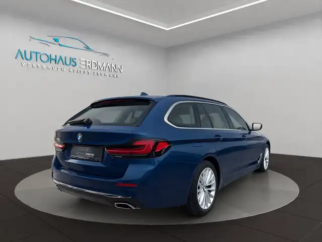 BMW 5 Series view 4