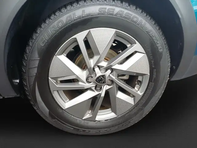 Peugeot 408 view 8