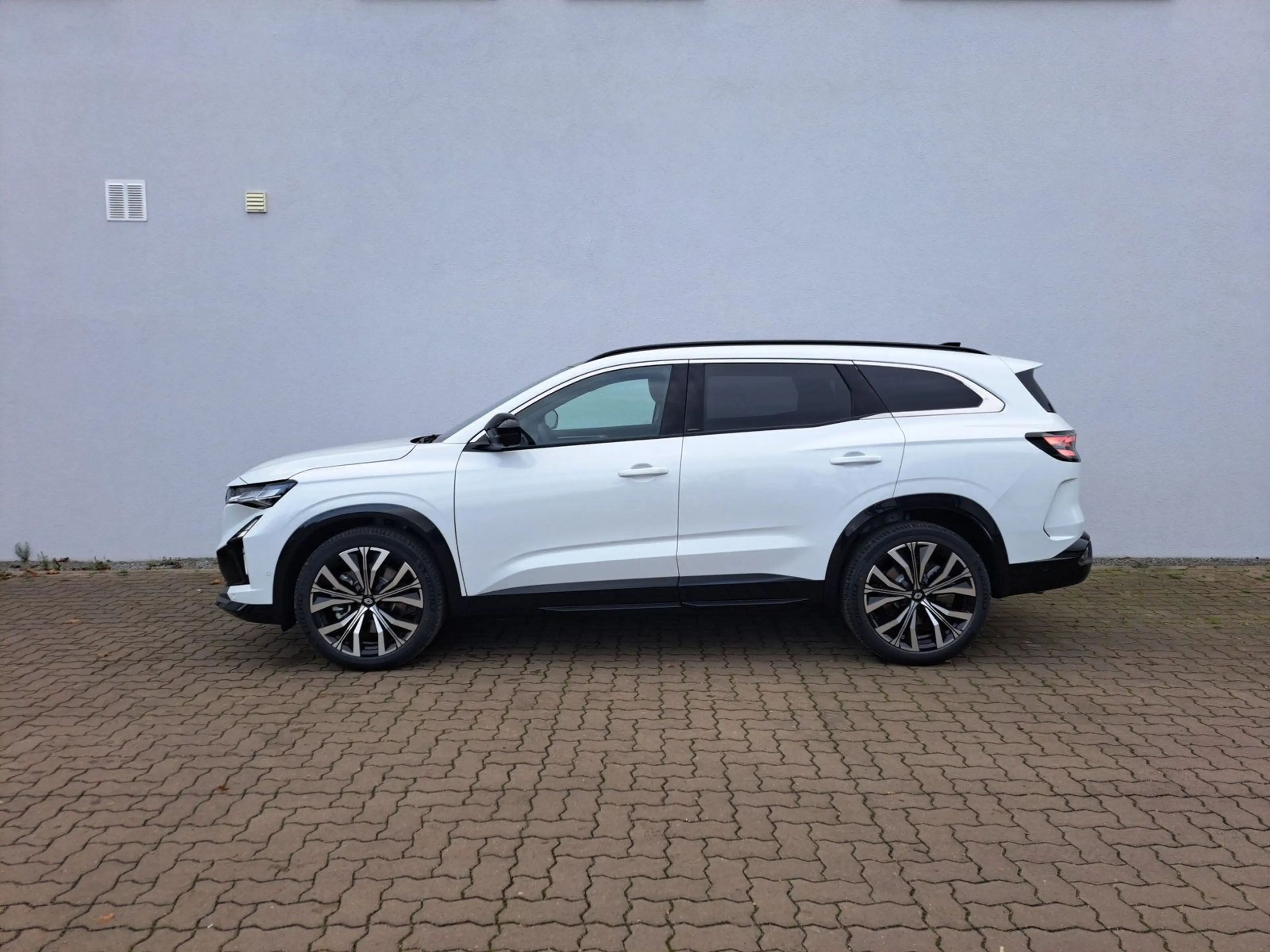 Renault Espace VI 1.2 E-TECH Hybrid 200 Iconic — photo 5