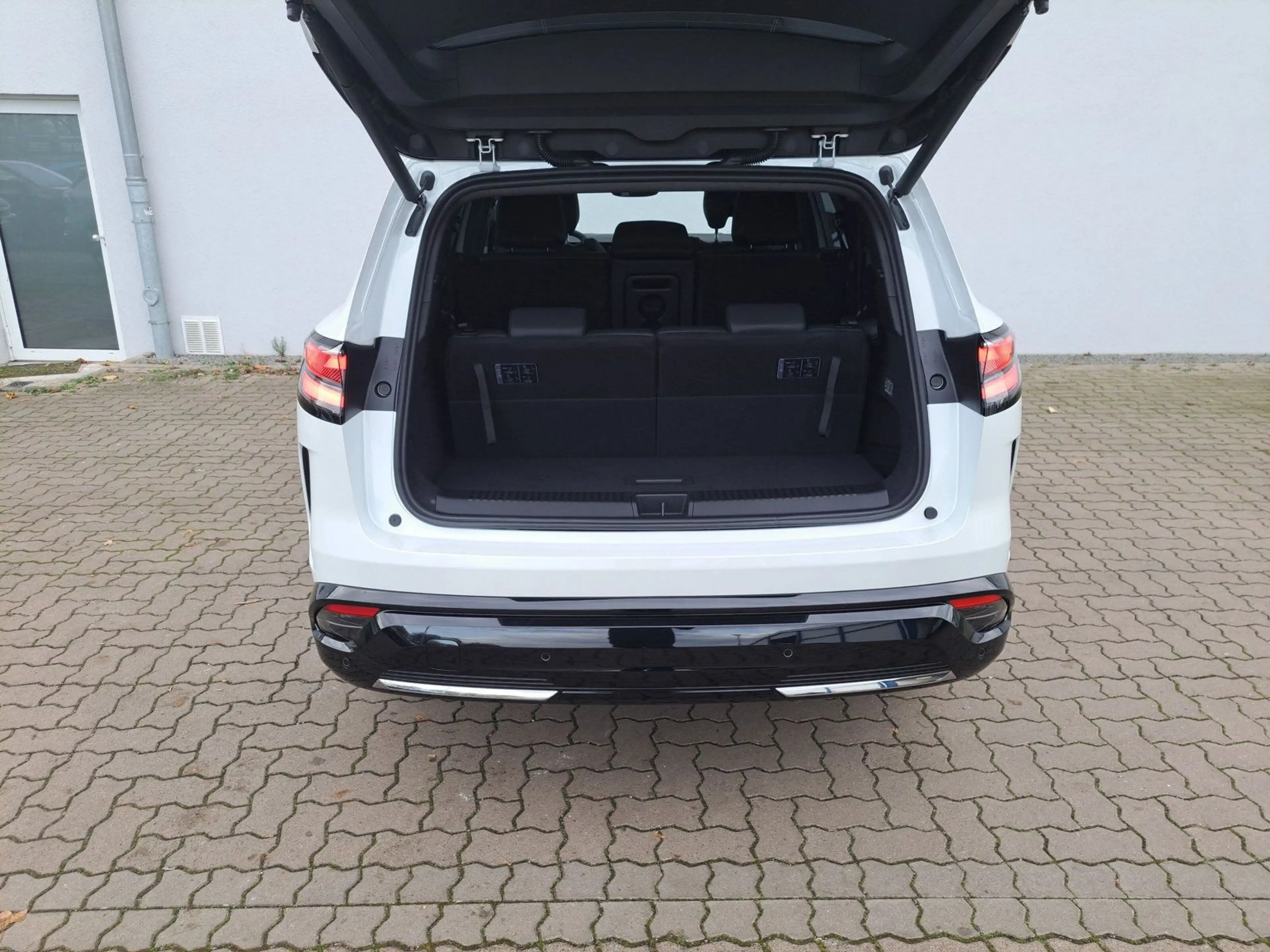 Renault Espace VI 1.2 E-TECH Hybrid 200 Iconic — photo 8