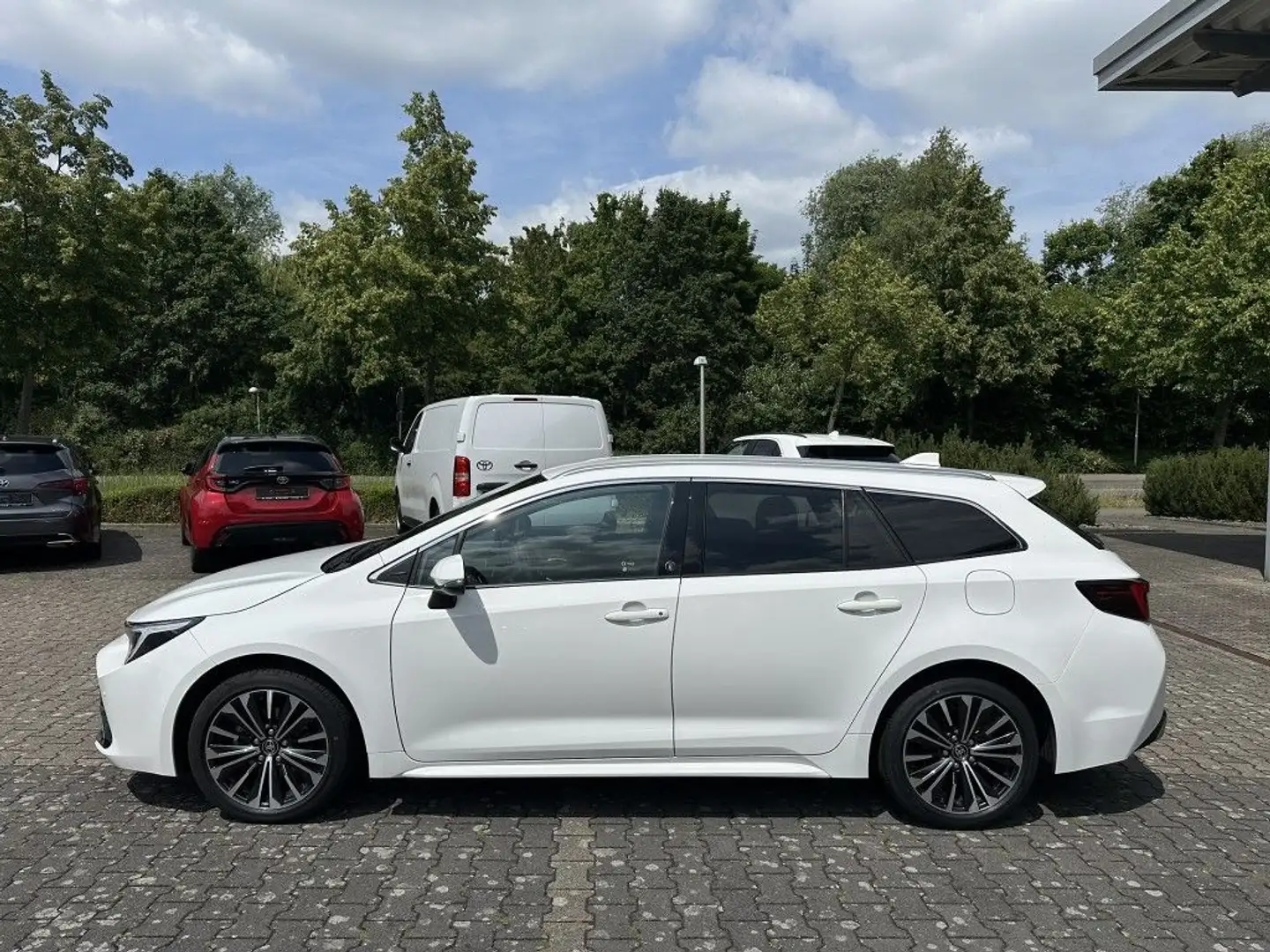 Toyota Corolla 1.8 Hybrid Touring Sports Team Deutschland Weiß - 2