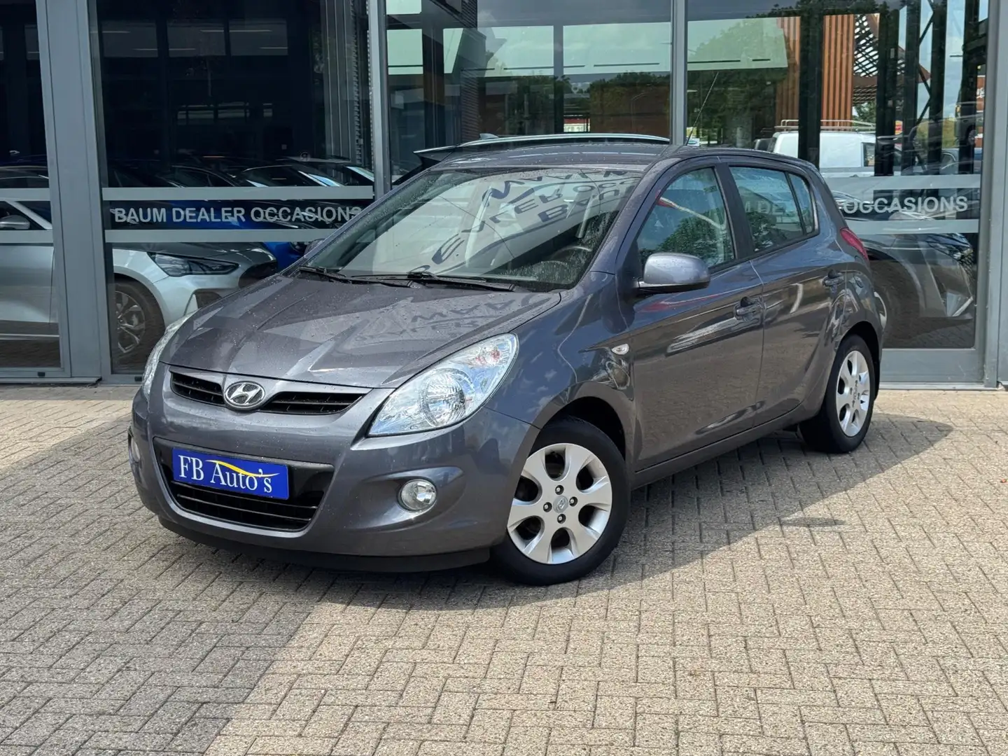 Hyundai i20 1.2i Black pack Airco Lmv Grijs - 1