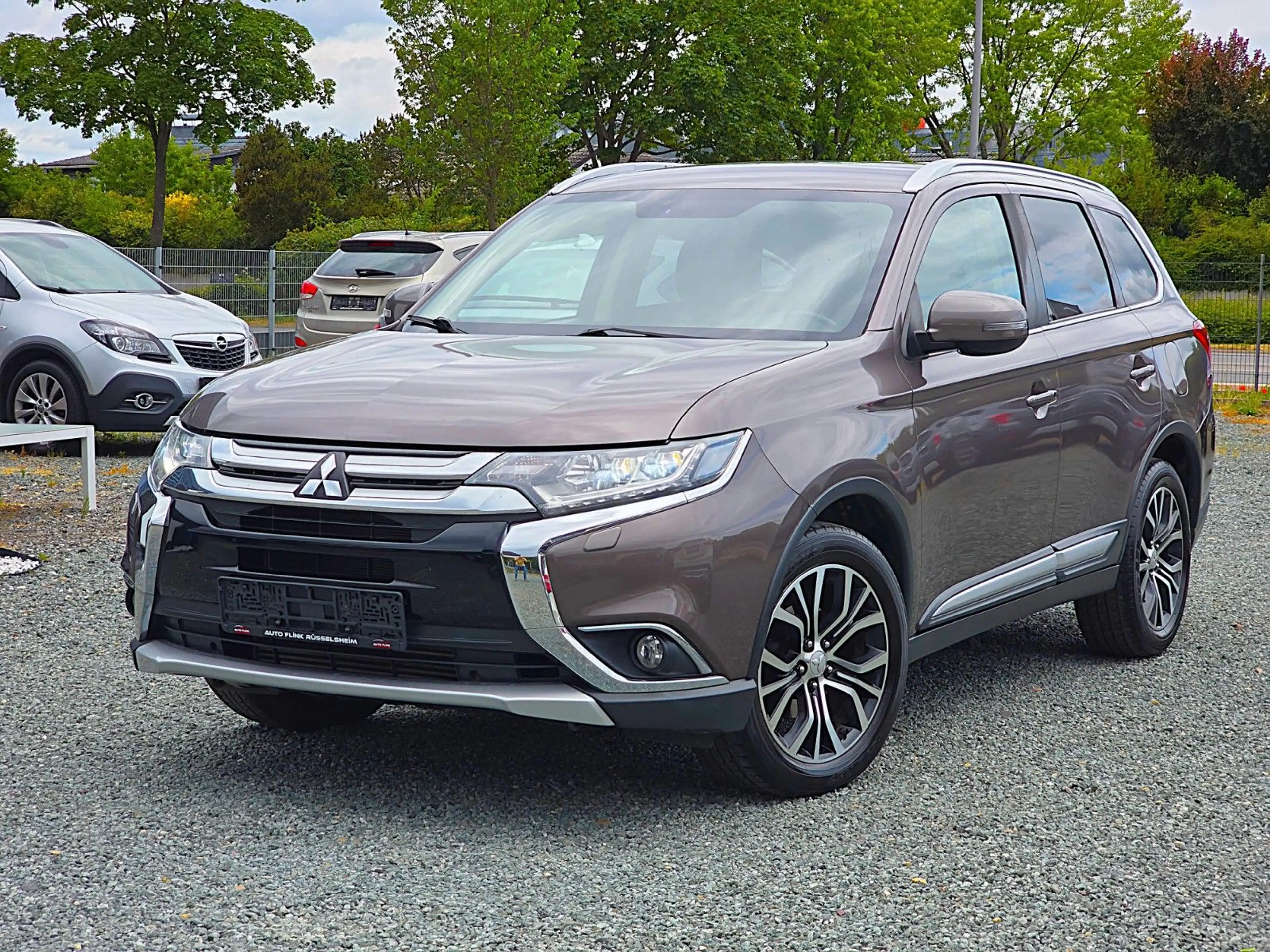 Mitsubishi Outlander SUV-Star+ 4WD (NAVI/RKAMERA/LED/AHK) — photo 3