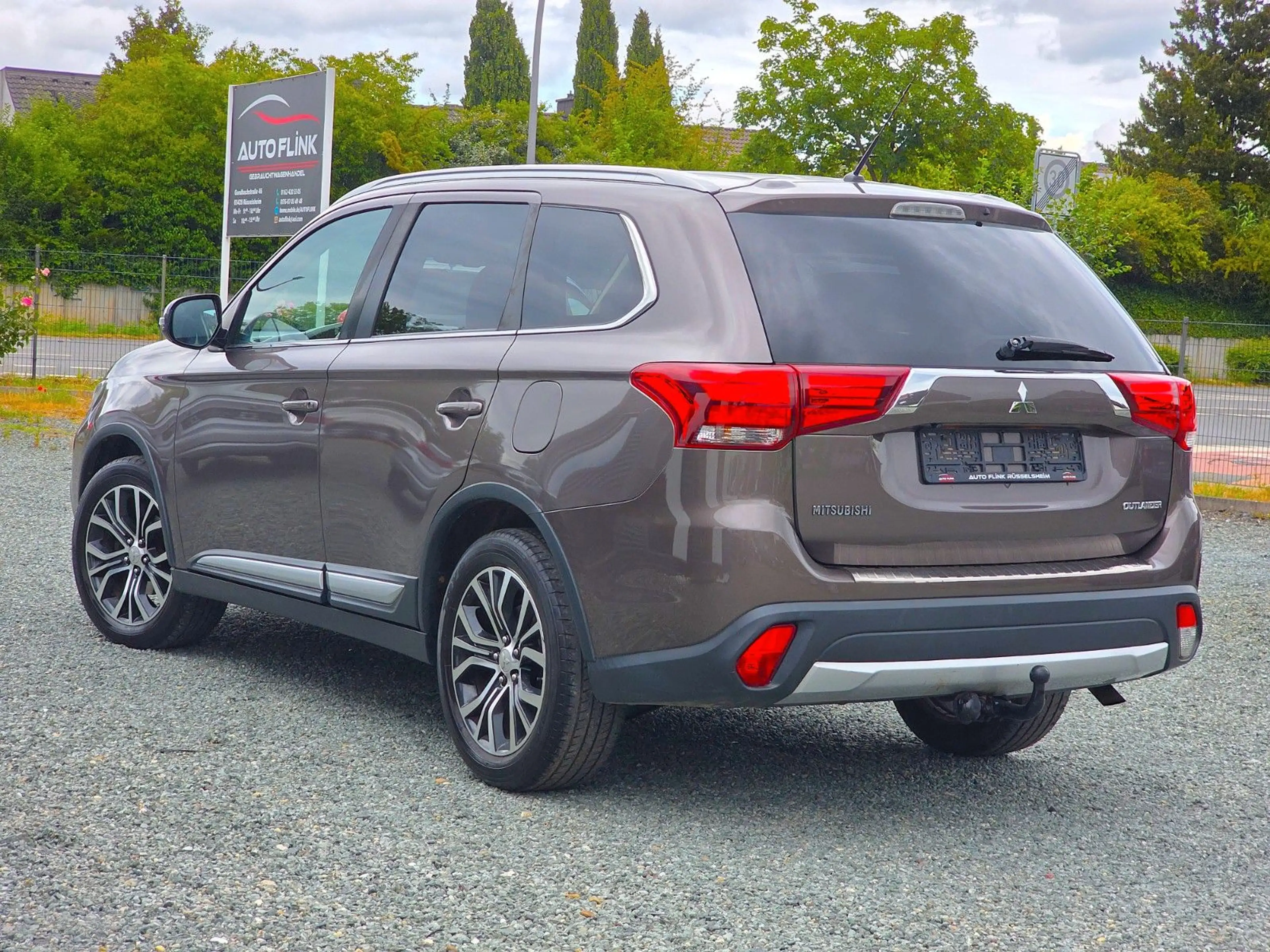 Mitsubishi Outlander SUV-Star+ 4WD (NAVI/RKAMERA/LED/AHK) — photo 7