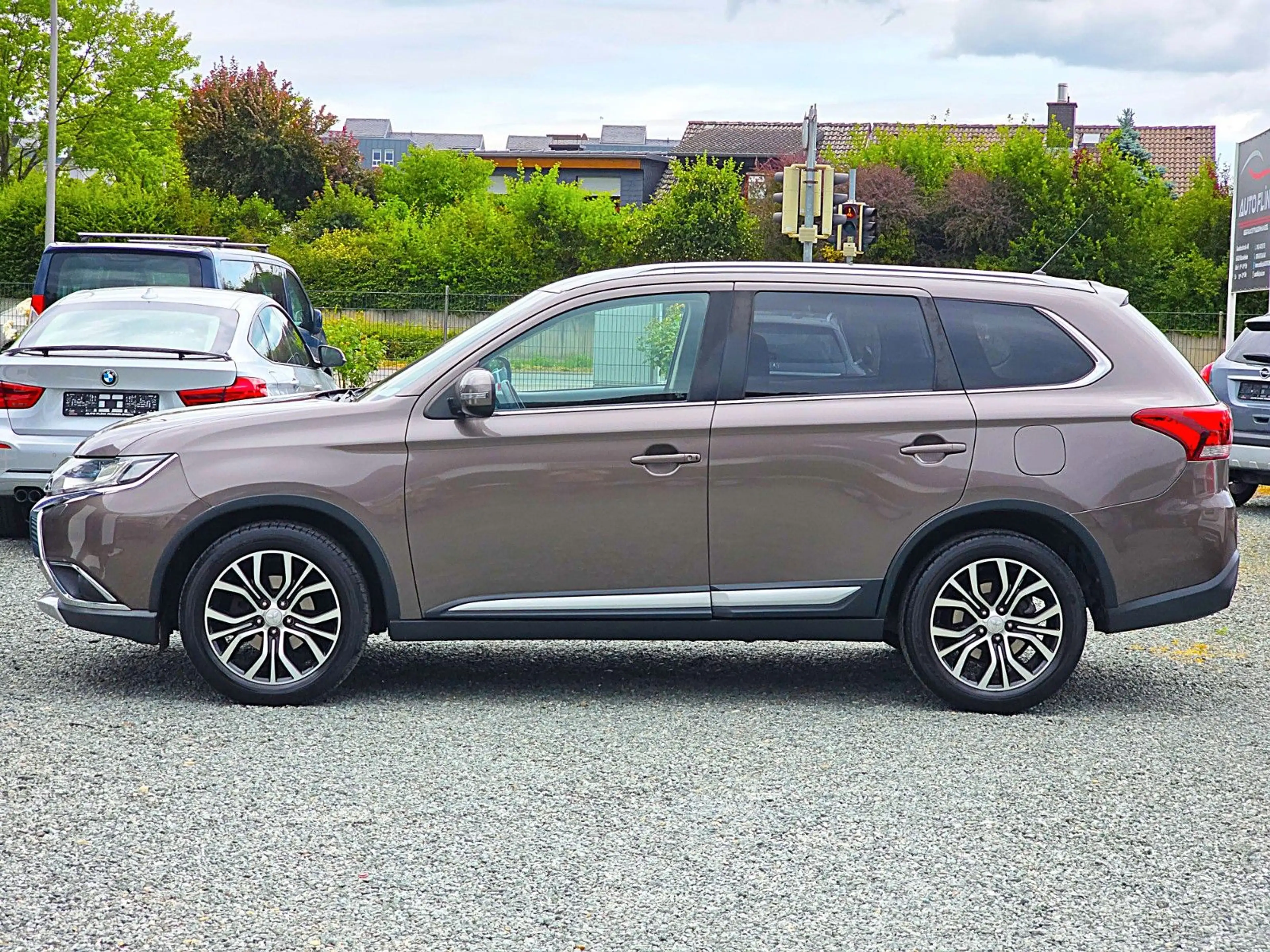 Mitsubishi Outlander SUV-Star+ 4WD (NAVI/RKAMERA/LED/AHK) — photo 8