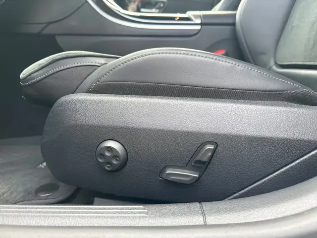 Mercedes-Benz C-Class view 12