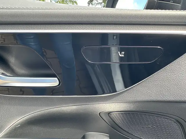 Mercedes-Benz C-Class view 13
