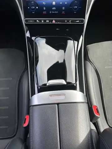 Mercedes-Benz C-Class view 19
