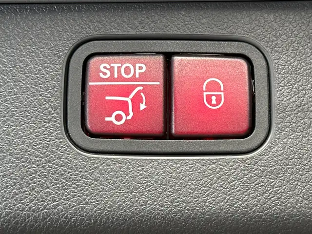 Mercedes-Benz C-Class view 7