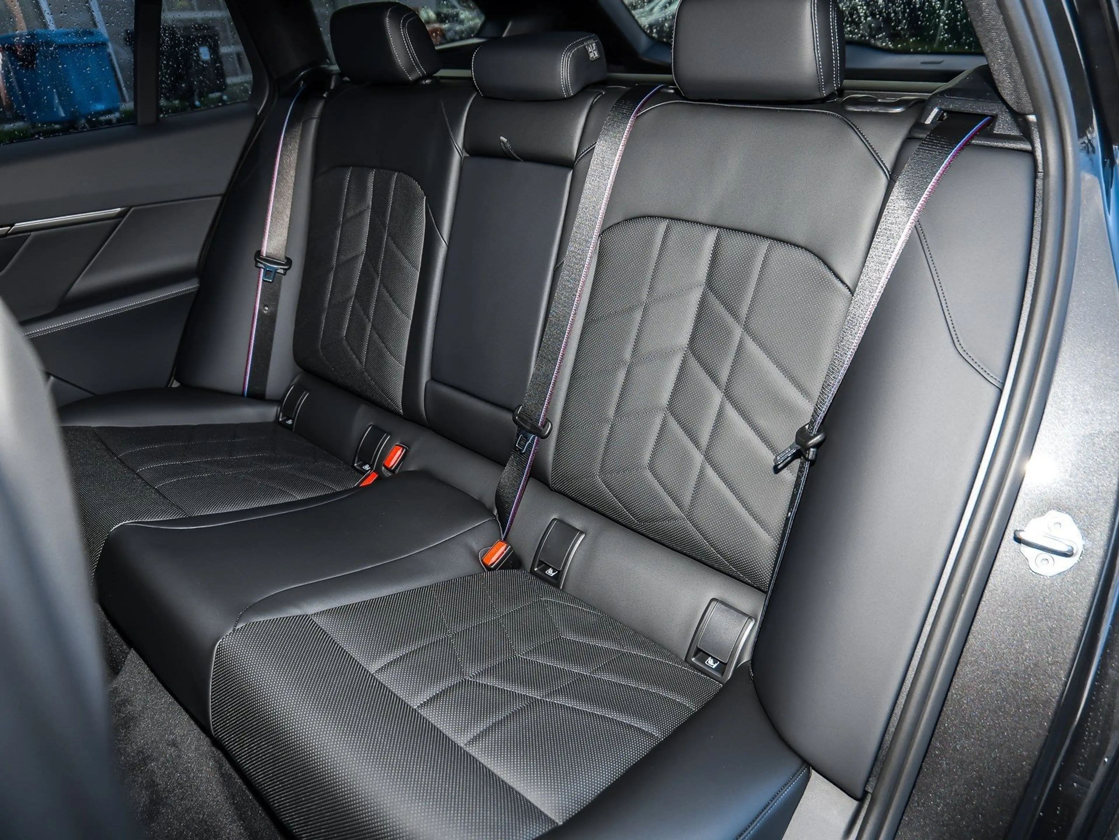 BMW i5 eDrive40 0,25%Versteu. MPro PANO HUD AHK DAPro — photo 12