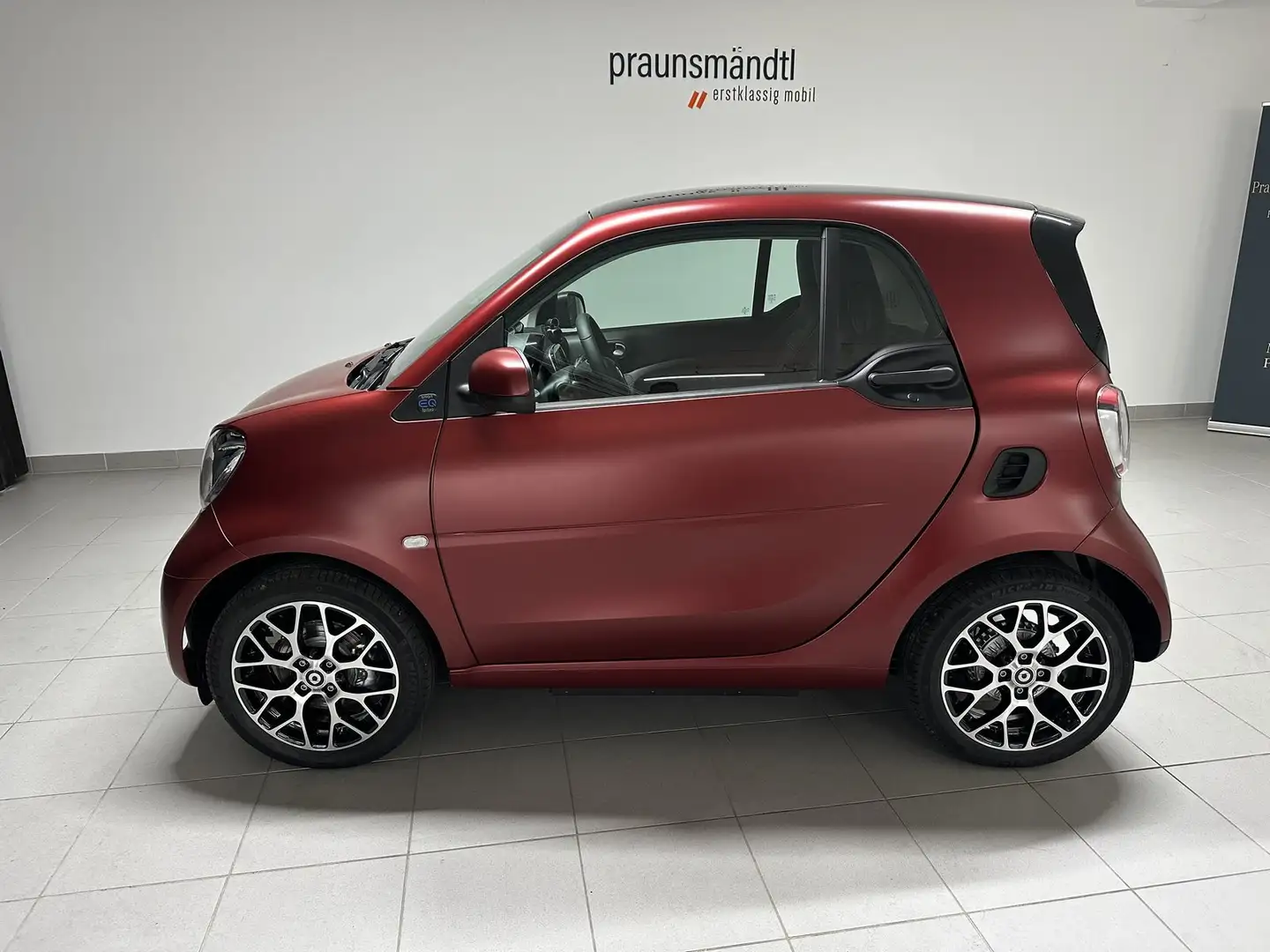 smart forTwo EQ FORTWO PRIME/22KW/16"/EXCL/KAM/JBL/SHZ/PANO Zwart - 2