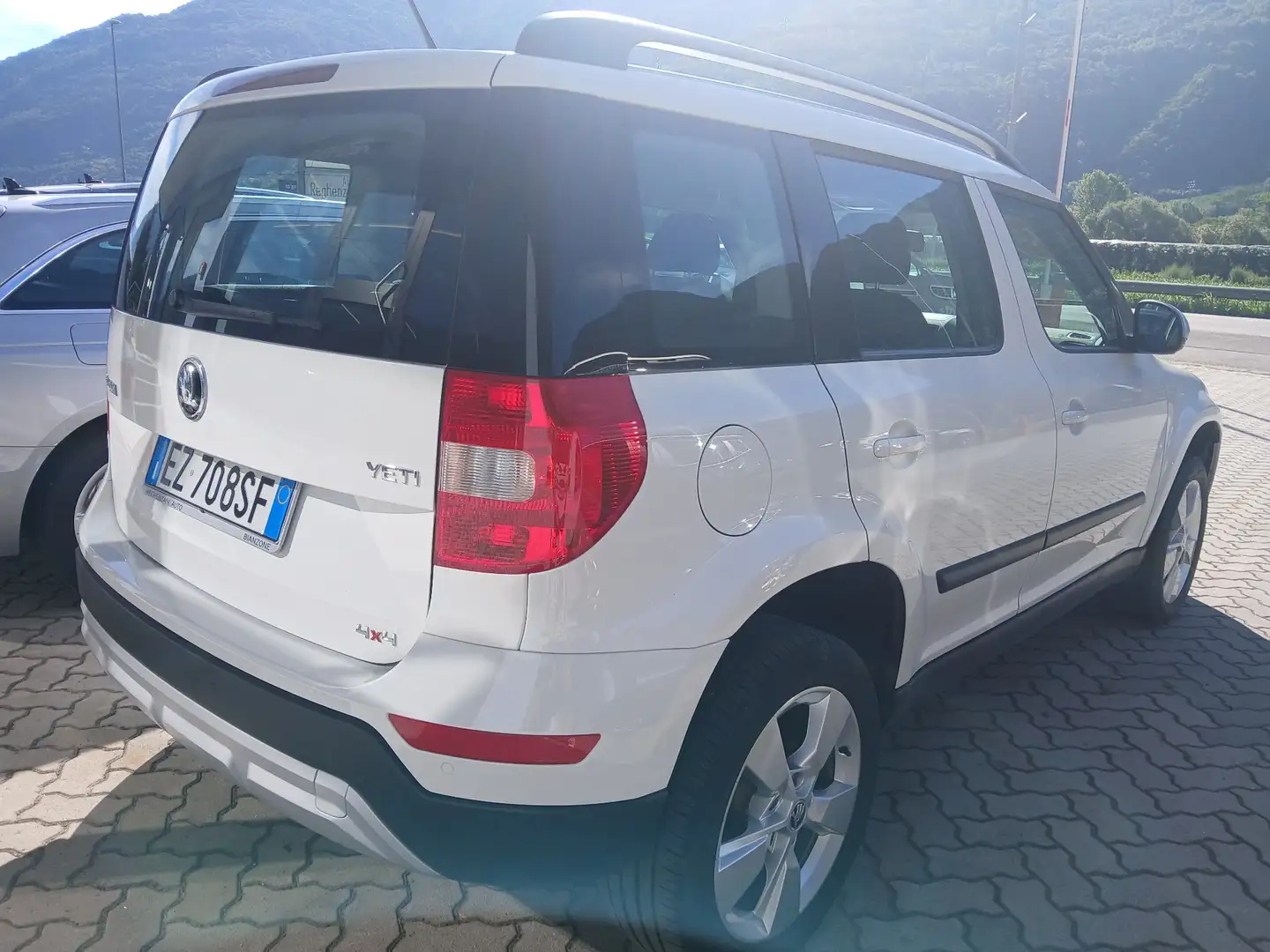 Skoda Yeti Yeti Outdoor Outdoor 2.0 tdi Elegance 4x4 140cv Bianco - 2