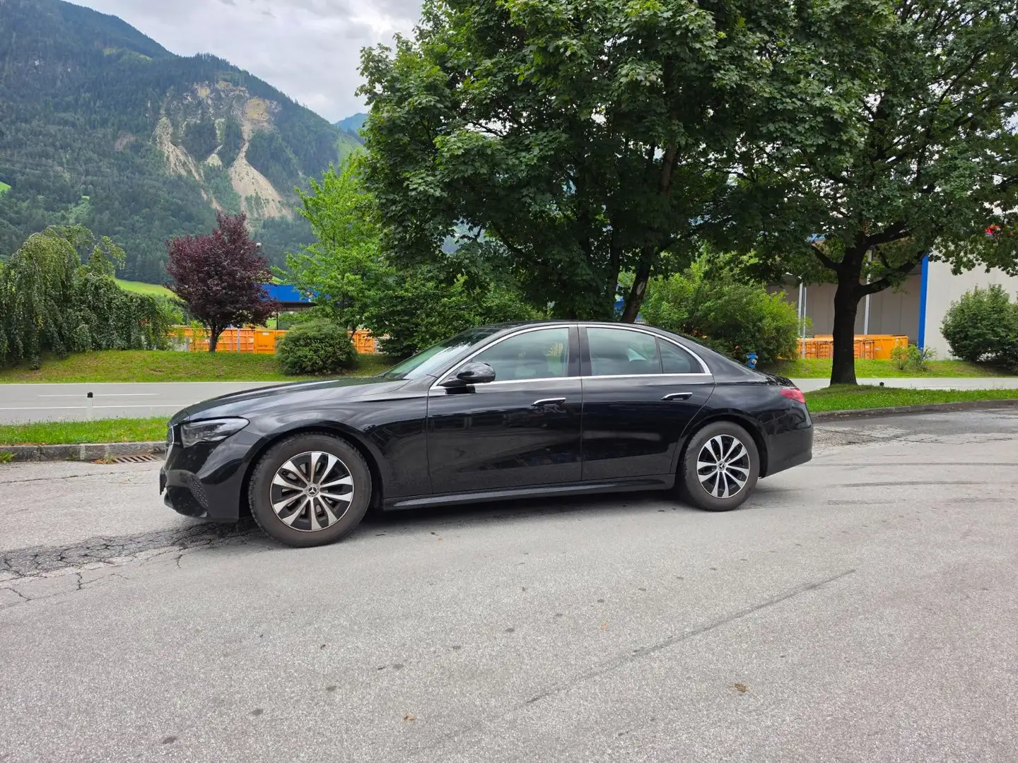Mercedes-Benz E 220 d Schwarz - 2