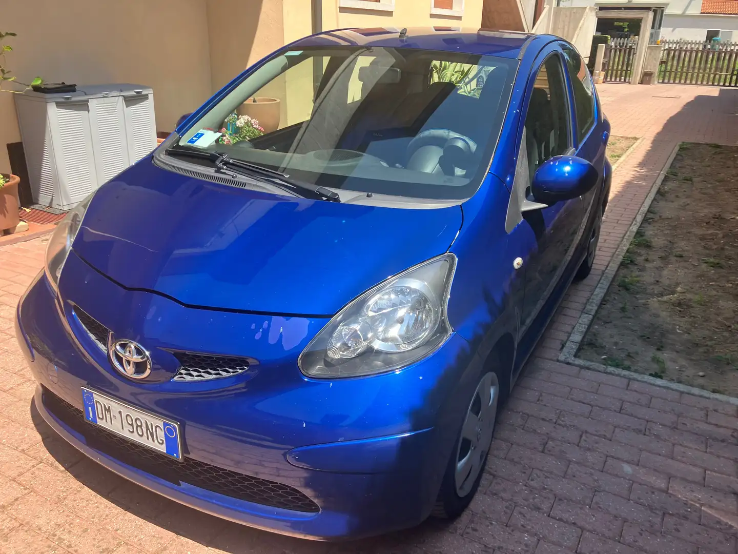 Toyota Aygo 1.0 AUTOMATICA 5 porte Blu/Azzurro - 1