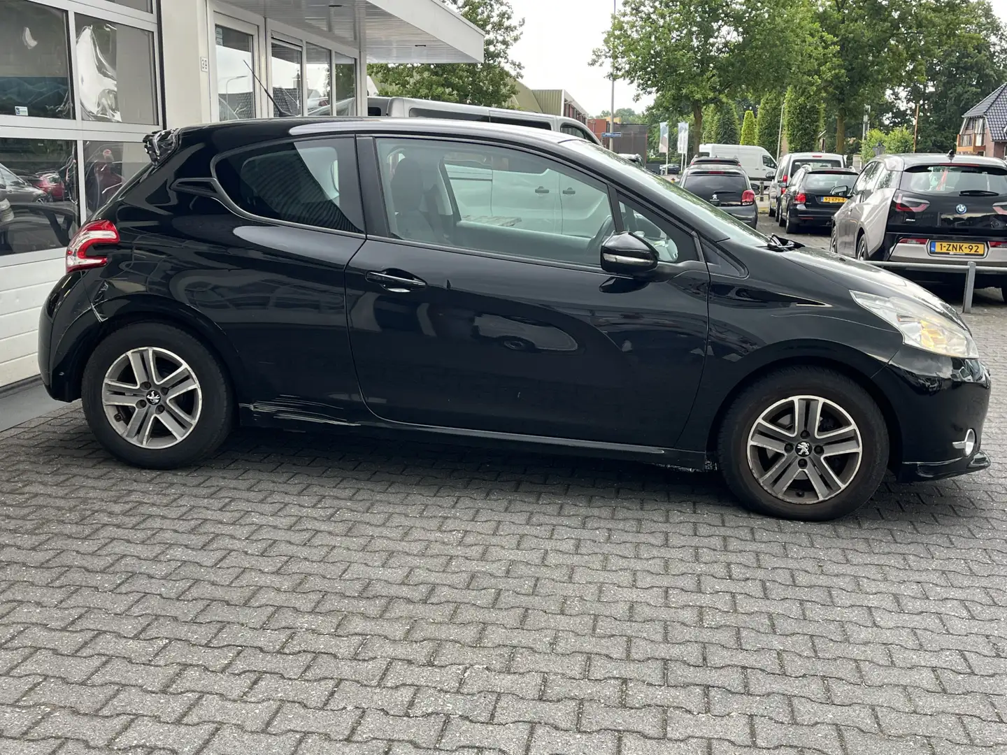 Peugeot 208 1.4 e-HDi Active AUTOMAAT Climate control Cruise c Noir - 2