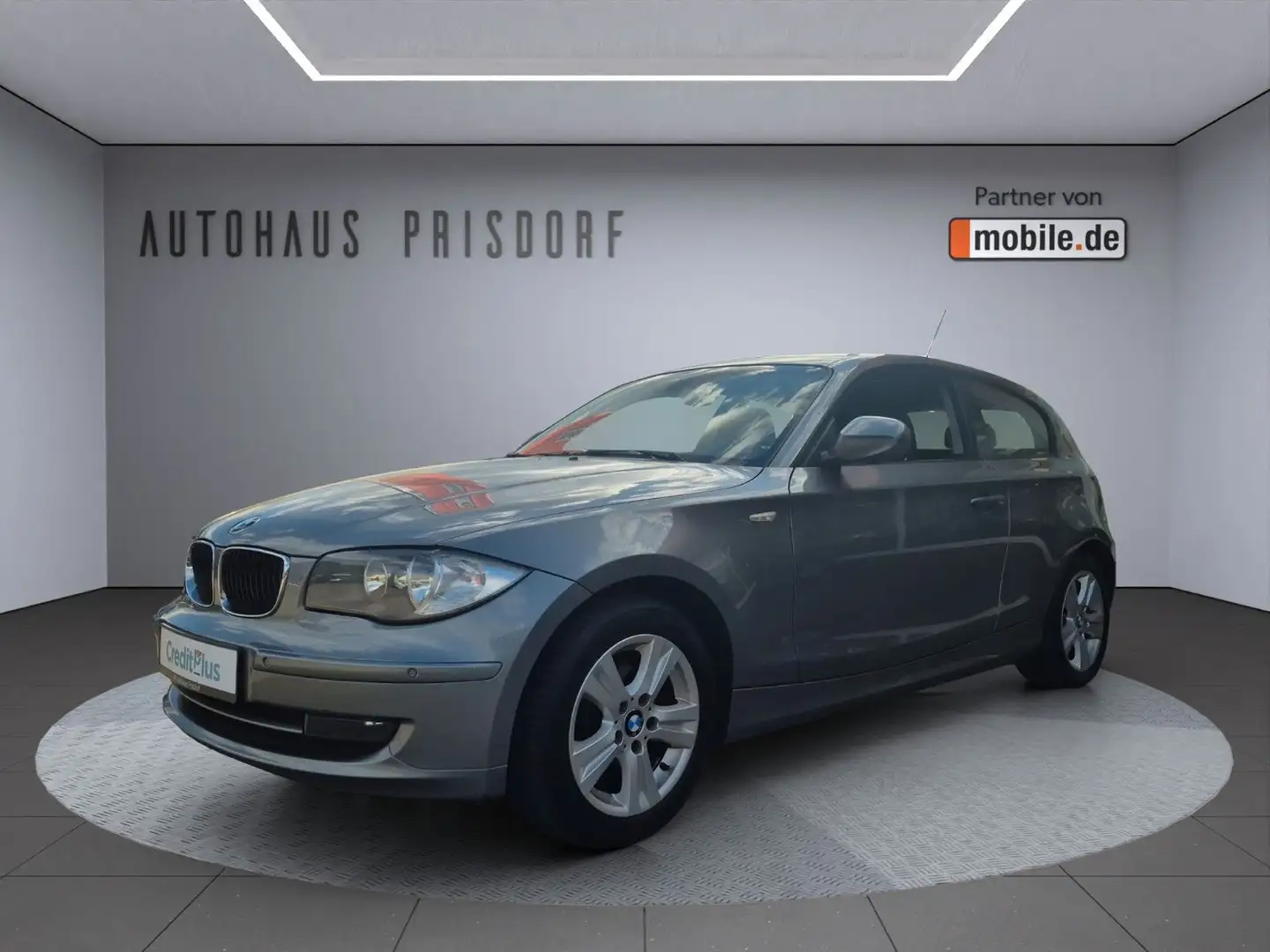 BMW 116 i Lim. 3-Trg Klima/PDC/Shz/Tempomat Grau - 1