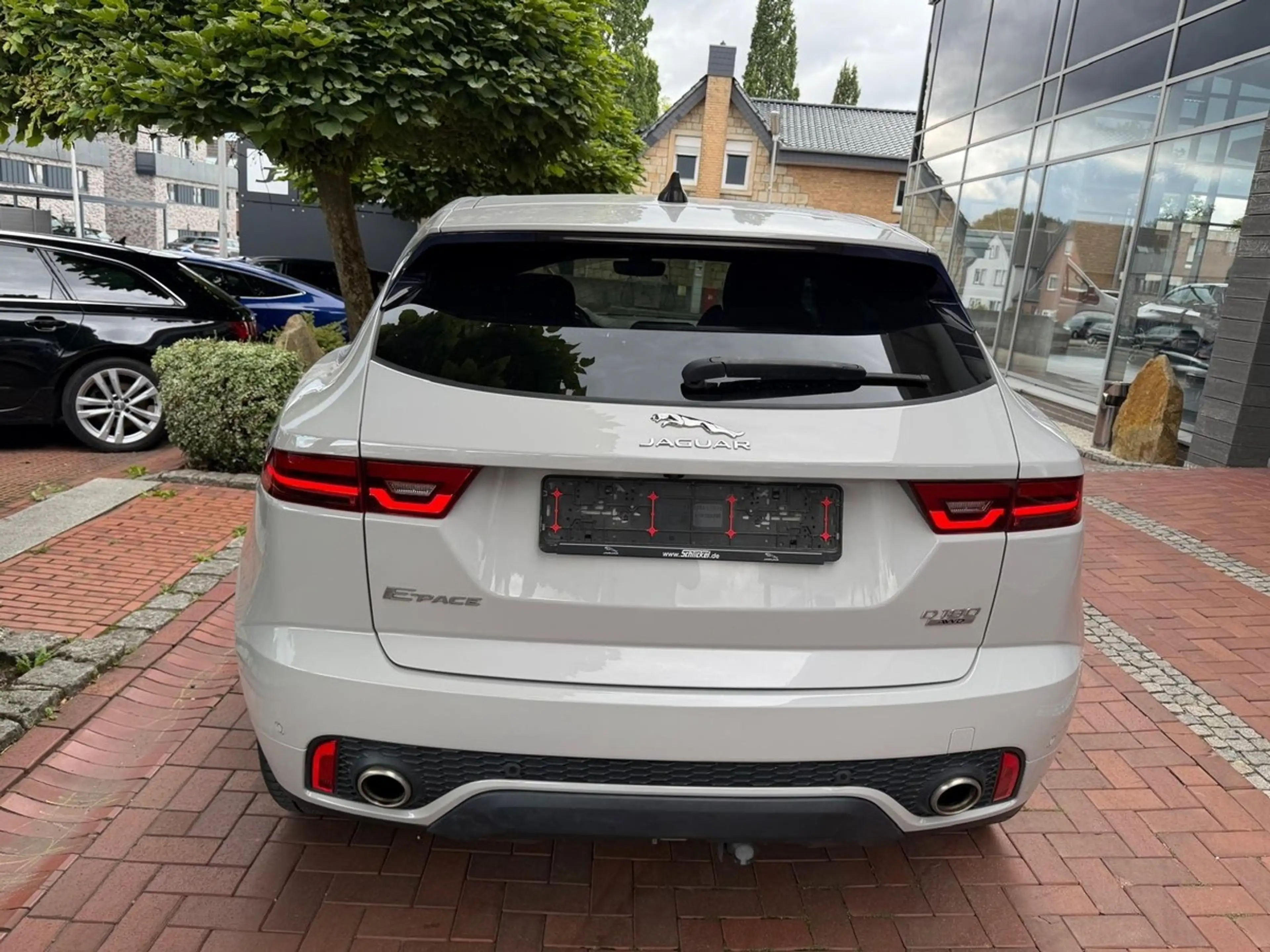 Jaguar E-Pace D150 R-Dynamic S LED ACC R.Cam AHK — photo 5