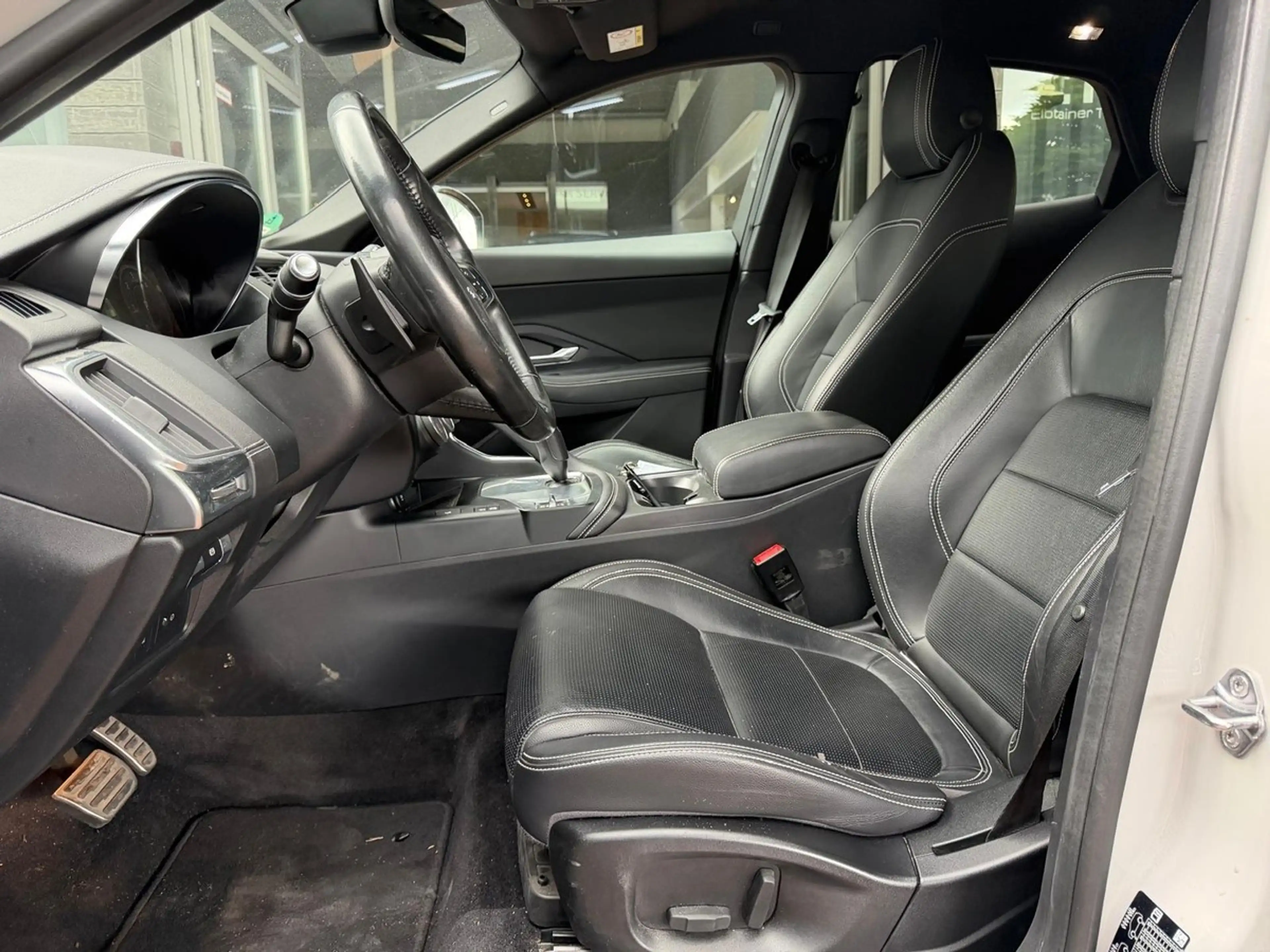 Jaguar E-Pace D150 R-Dynamic S LED ACC R.Cam AHK — photo 7