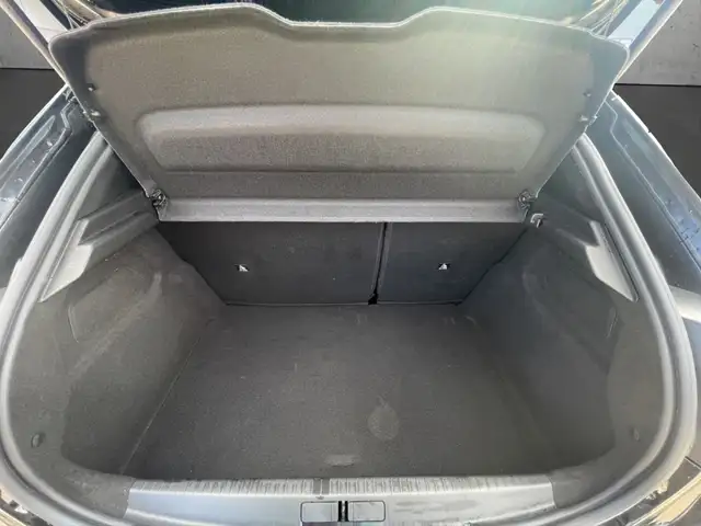 Peugeot 208 view 7