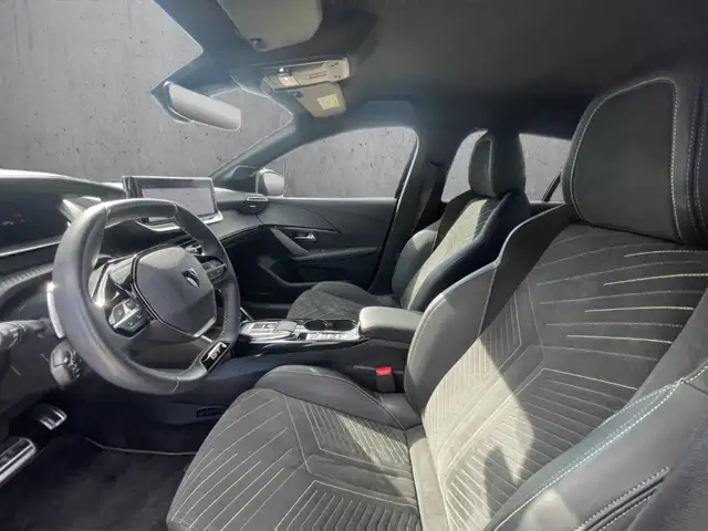 Peugeot 208 view 9